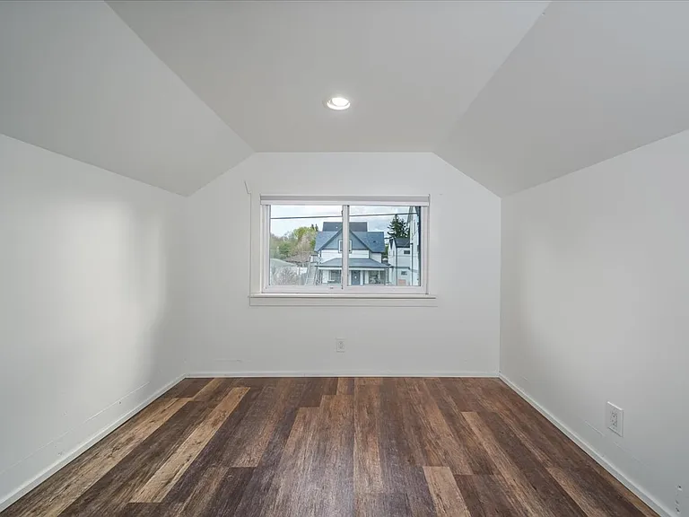 817 S Sullivan St — Photo 13