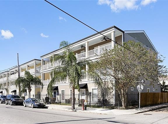 3rd image of 3201 Carondelet St Unit 201