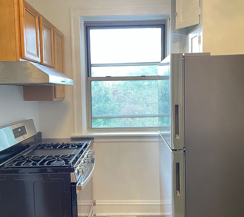 1st image of 1725 W Thorndale Ave APT 2B