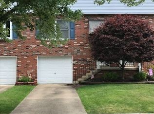 102 Parkridge Ln, Coraopolis, PA 15108