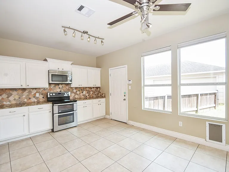 16843 Mammoth Springs Dr — Photo 8