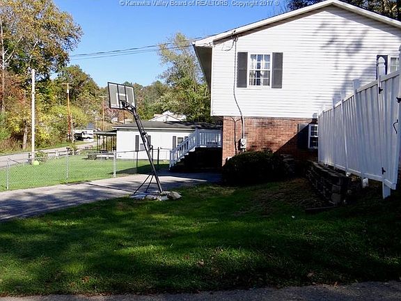 2nd image of 1308 Chestnut St