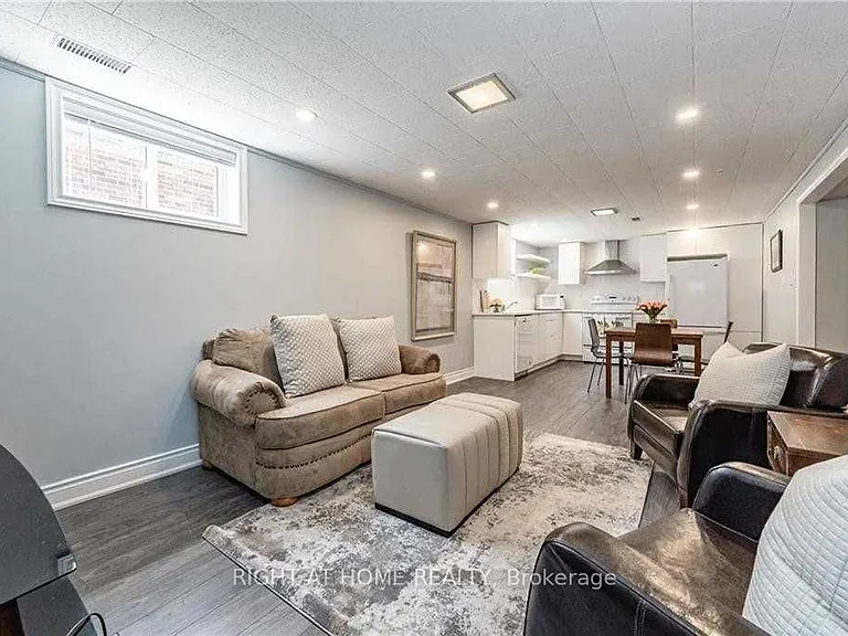 118 Briarwood Cres — Photo 5