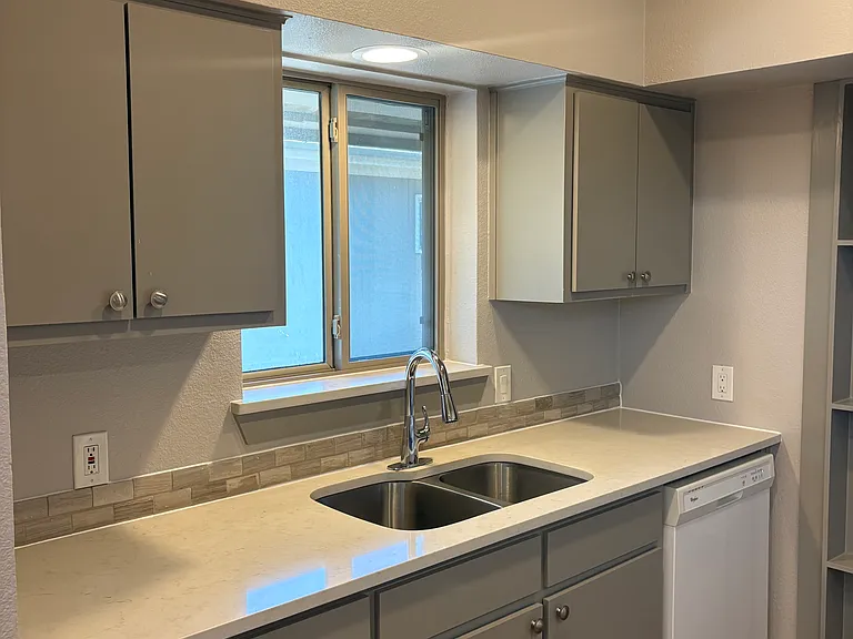 4326 Cole Ave #F — Photo 4