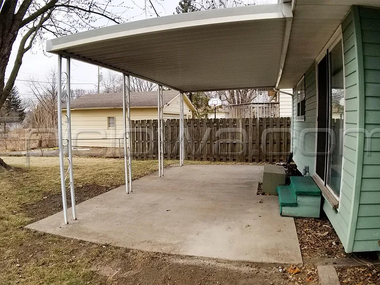 2923 Russell Dr NE — Photo 4