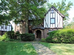 2930 Eaton Rd, Shaker Heights, OH 44122