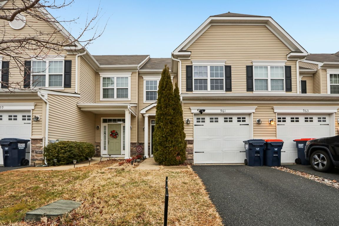 Lansdowne Rd-S2412-001.jpg