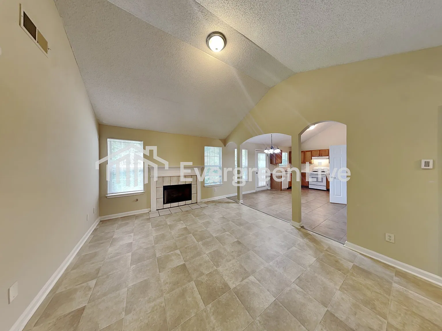 3 bed, 2.0 bath, 1266 sqft, $1,895 — Photo 4