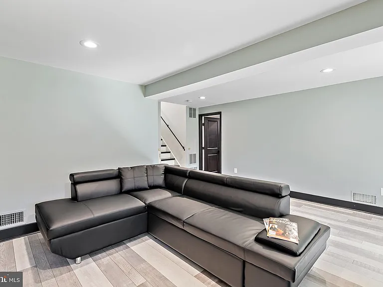 608 Winona Ct — Photo 41