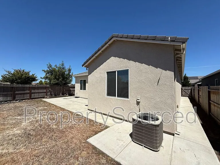 1428 Nascimento St — Photo 44