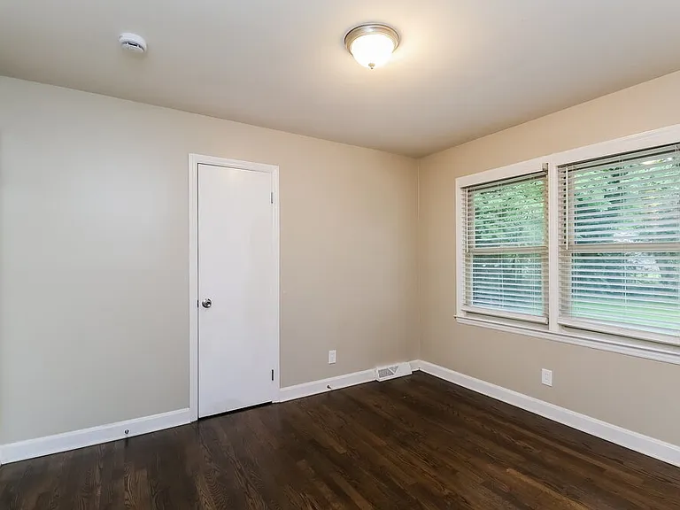 3924 Broadview Dr — Photo 12