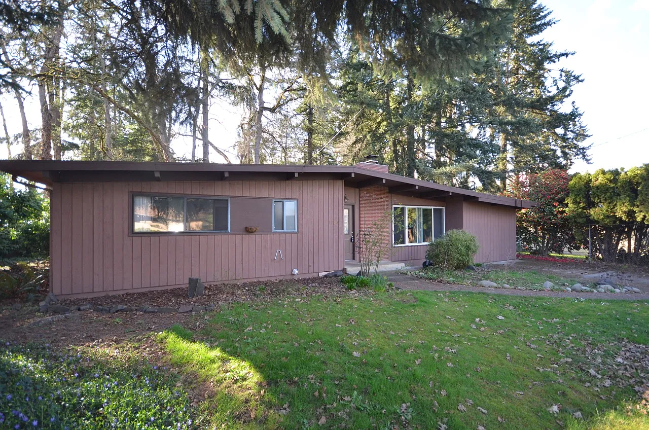 1756 Quaker St photo 1