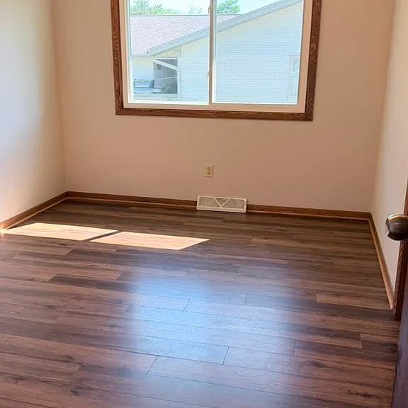 N101W15754 Council Bluffs Dr — Photo 6