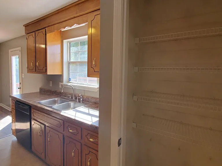 3406 Oak Lawn Dr — Photo 7