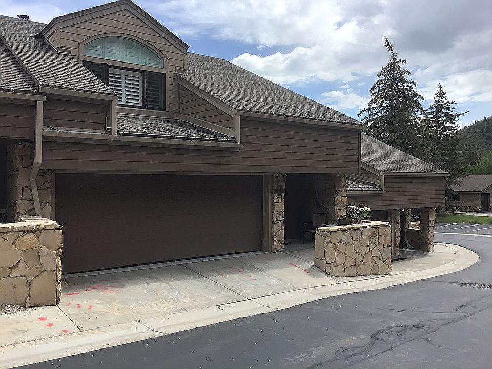 Two car garage Large SUV fit