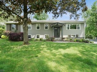 72 Goltra Dr, Basking Ridge, NJ 07920
