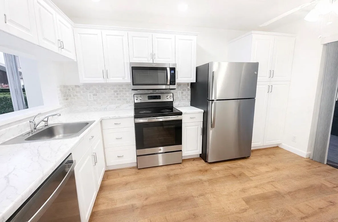 Building Photo - 3950 Cocoplum Cir #3638