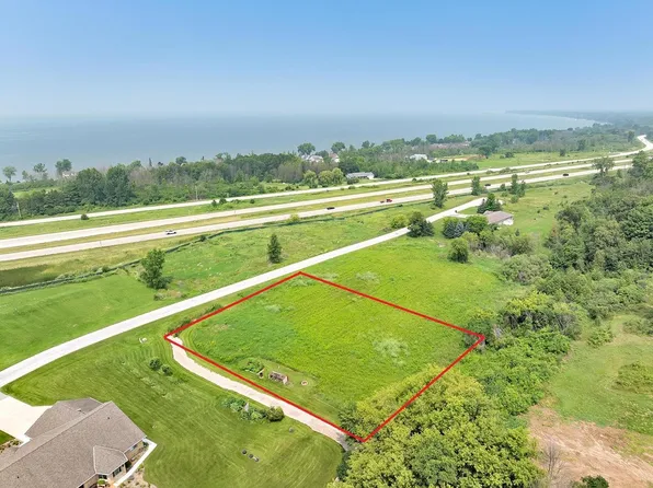 Sugar Maple Dr #34, Luxemburg, WI 54217