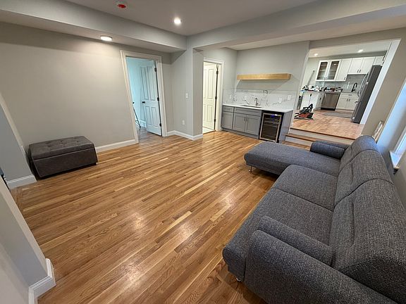5th image of 235 Foster St #231