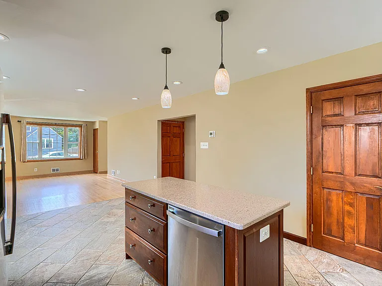 4118 Slater Ave — Photo 4