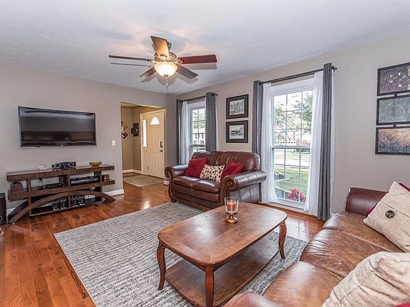 5th image of 1860 Vanderbilt Dr