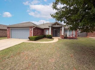 612 Applewood St, Moore, OK 73160