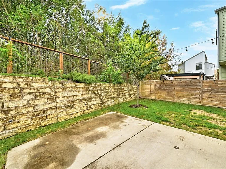 705 N Bluff Dr #11 — Photo 18
