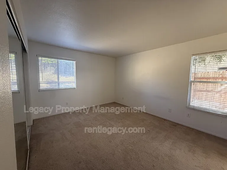 4329 Middlebury Way — Photo 15