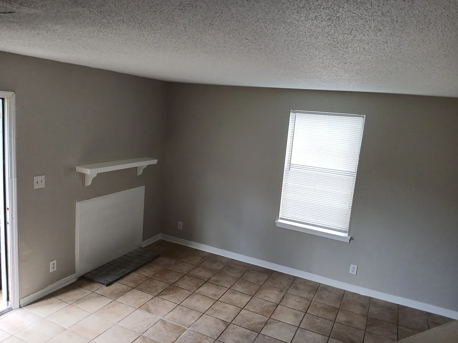 2 bed, 1.5 bath, 1056 sqft, $999 — Photo 4