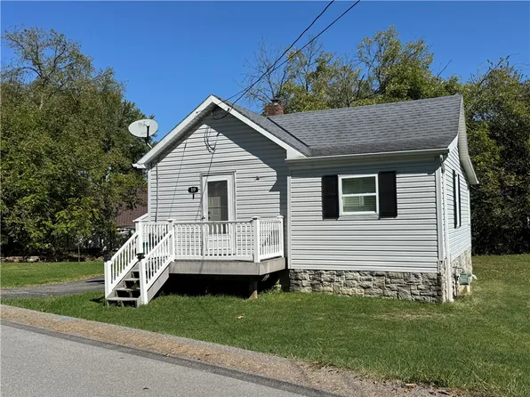 10 Elm St, Meadow Lands, PA 15347