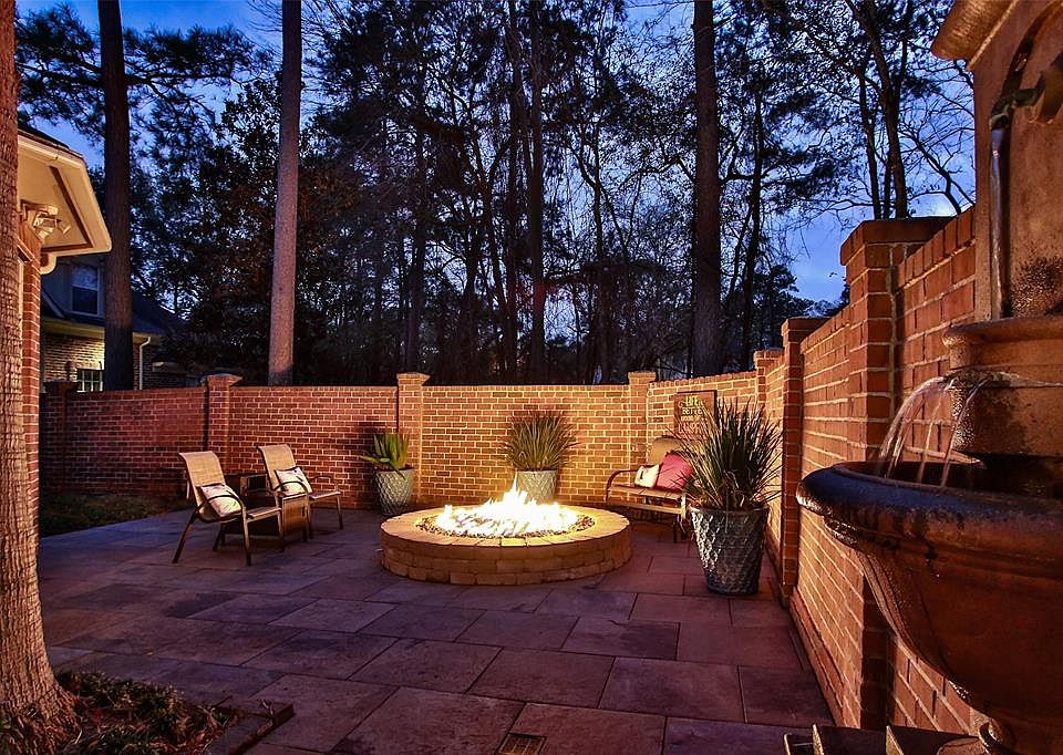 1st image of 27 Champion Villa Dr