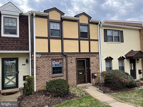 3rd image of 230 Glen Pl #230
