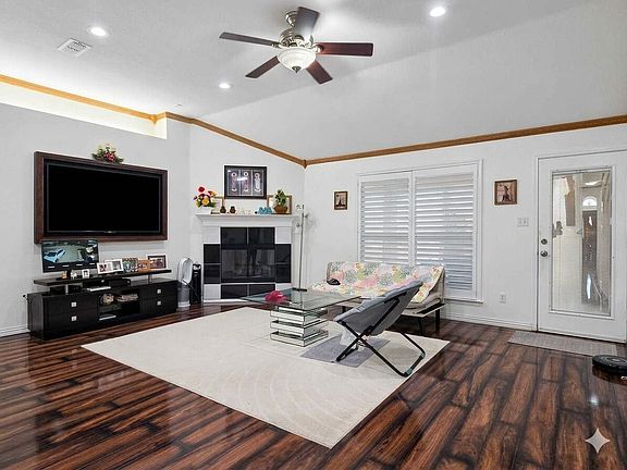 4th image of 1629 Loveland Dr