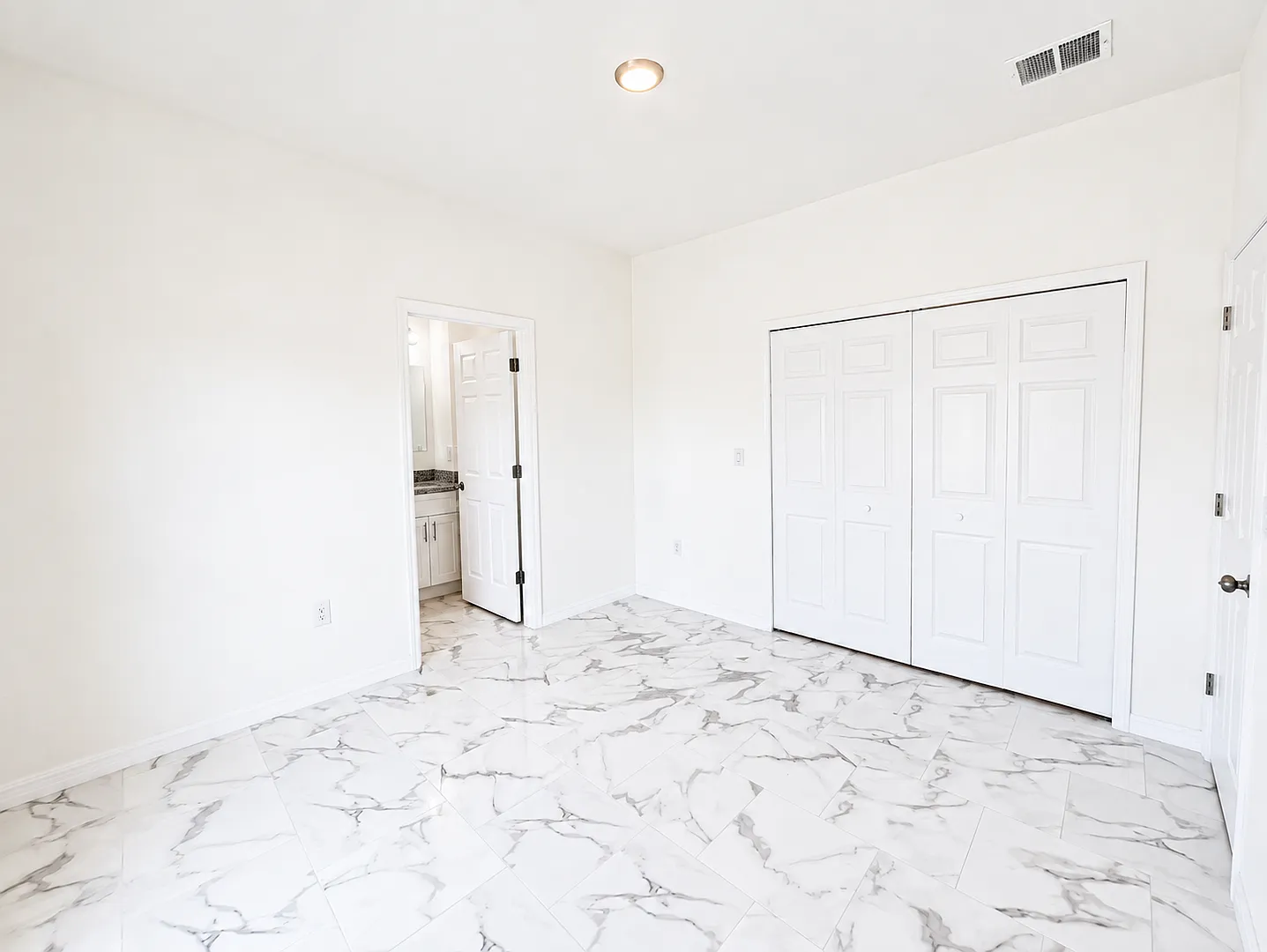 Location Location Location-Newer 2 Bedroom 2 Bathroom-Move In Ready — Photo 3