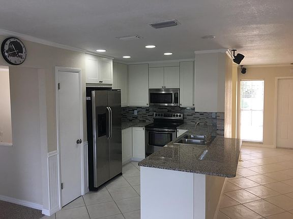 Kitchen w/ stainless appliances