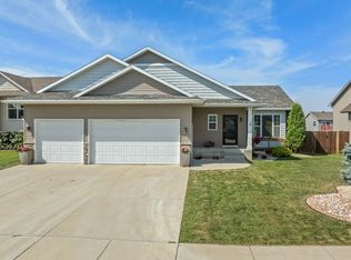 2740 Heritage Dr, Minot, ND 58703