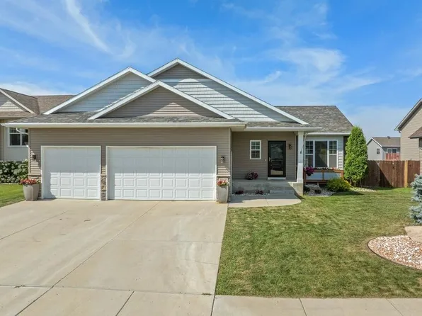 2740 Heritage Dr, Minot, ND 58703