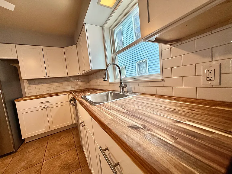111 Lovering Ave #B — Photo 7