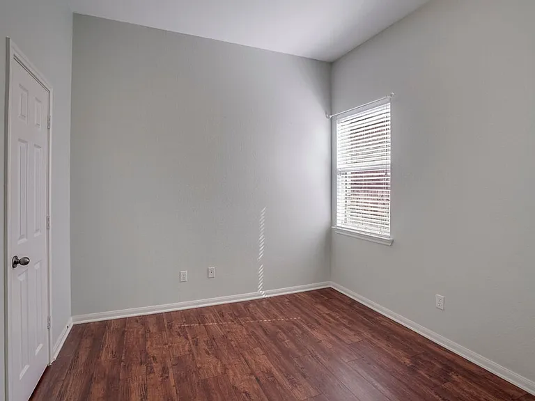 2985 Overland St — Photo 11