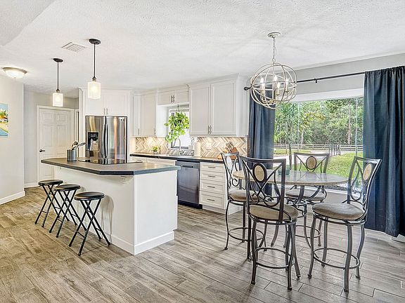 3rd image of 3015 Ponderosa Trl