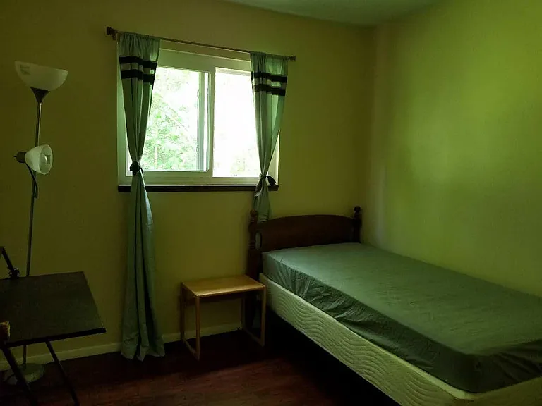 533 Harvey St — Photo 3