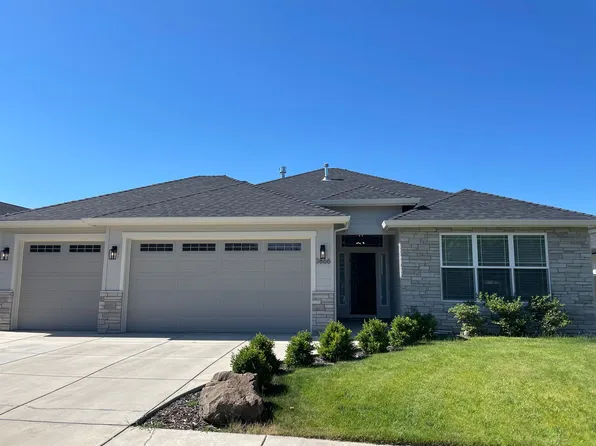 3866 Arizona Dr, Medford, OR 97504