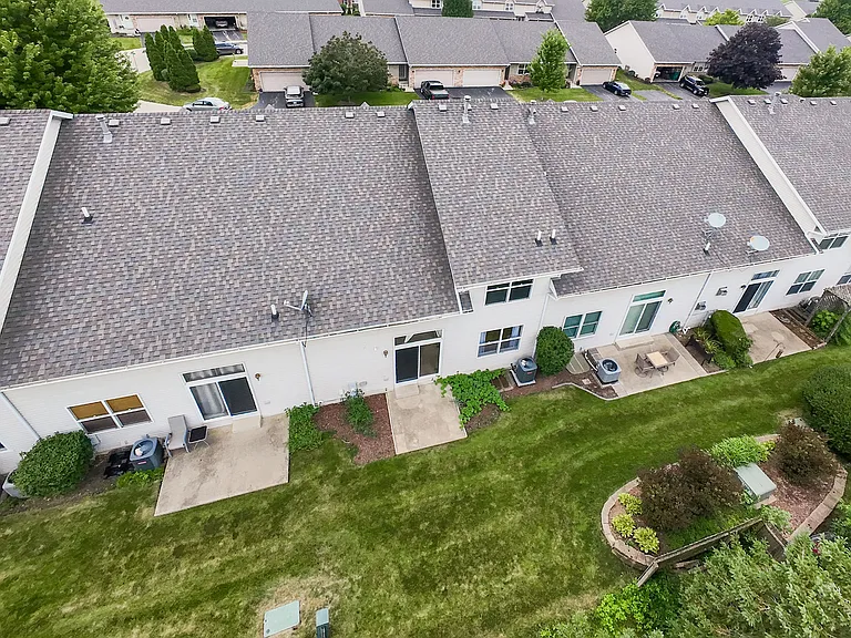 1110 Rose Dr — Photo 4