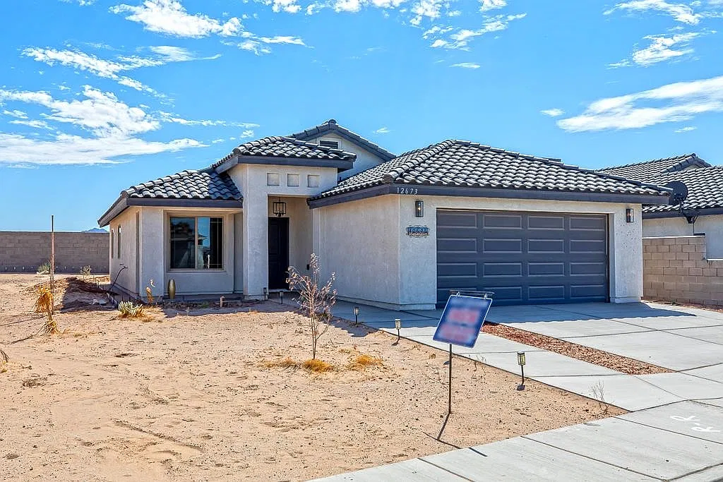 3 bed, 2.0 bath, 1179 sqft, $1,800 — Photo 2