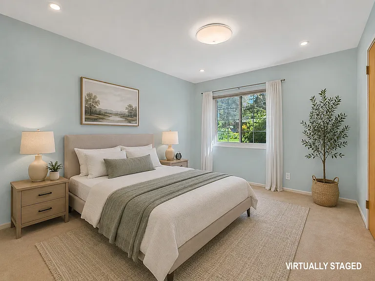 950 Olive St — Photo 16