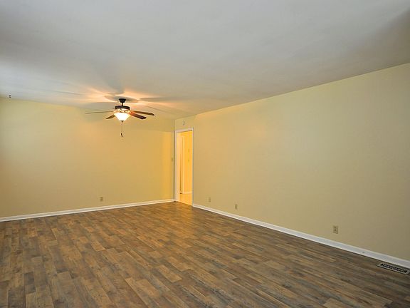 5th image of 575 Rosehill Dr