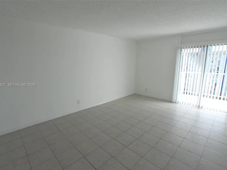 4550 NW 9th St #815E — Photo 5