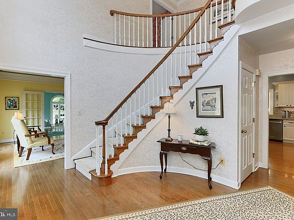 3rd image of 8527 Oak Pointe Way