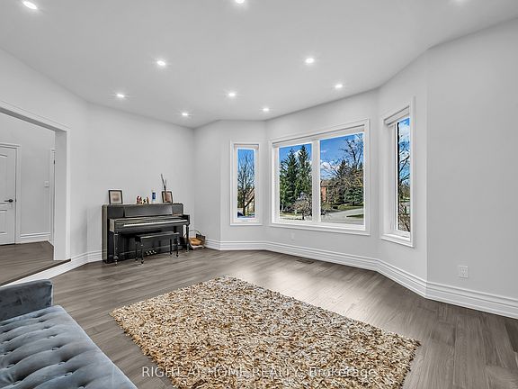 4th image of 1092 Stonehaven Ave