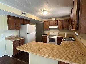 4th image of 4332 S Frankfort Ave